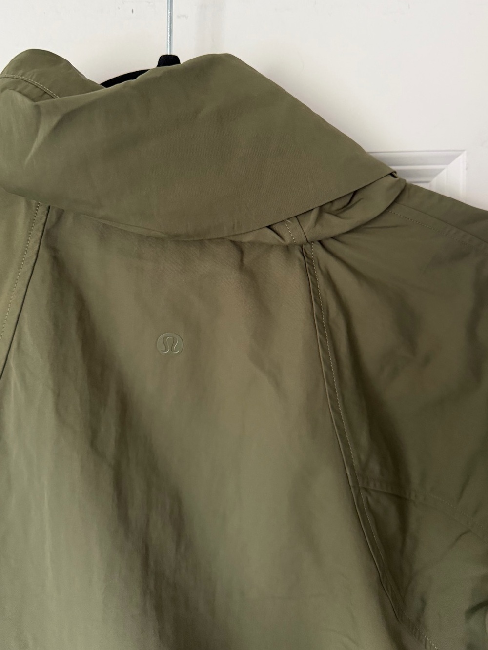 lululemon athletica Olive Green Effortless Jacket - Picture 4 of 7